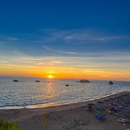 Christinas Apartments Agios Matthaios  Ngoại thất bức ảnh