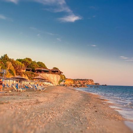 Christinas Apartments Agios Matthaios  Ngoại thất bức ảnh