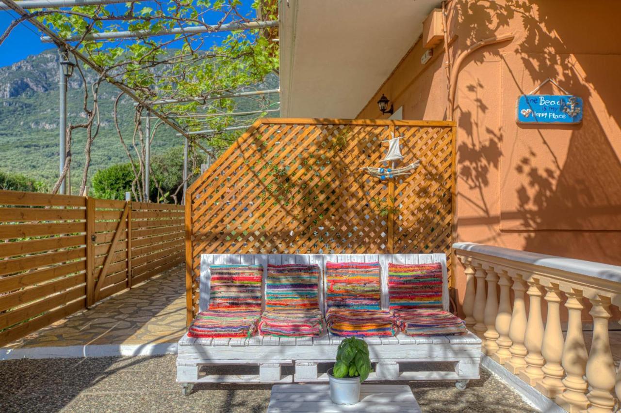 Christinas Apartments Agios Matthaios  Ngoại thất bức ảnh