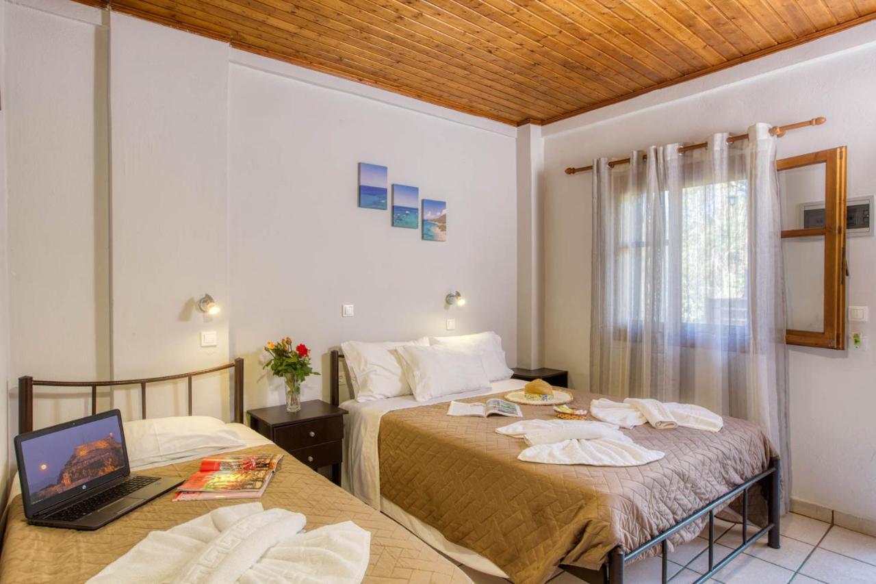 Christinas Apartments Agios Matthaios  Ngoại thất bức ảnh