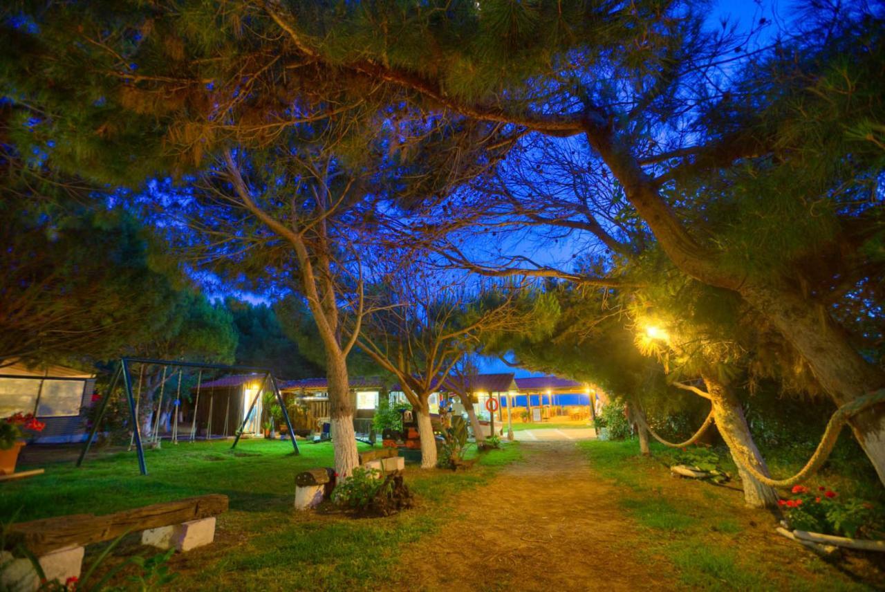 Christinas Apartments Agios Matthaios  Ngoại thất bức ảnh