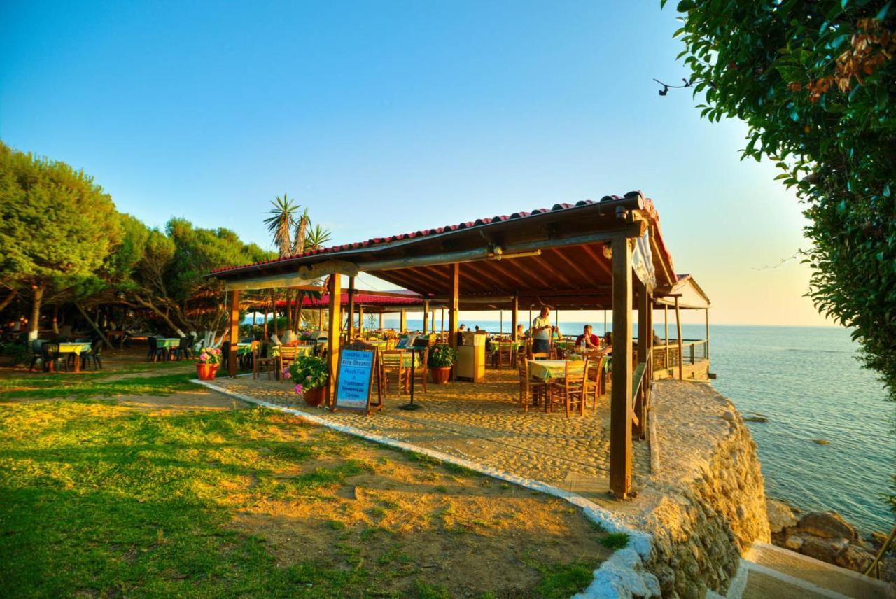 Christinas Apartments Agios Matthaios  Ngoại thất bức ảnh